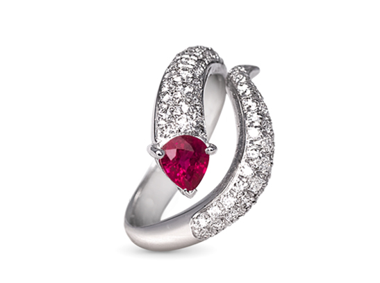 Alto anello in oro bianco con diamanti e rubino by Marco Meletty Jewelry Maker per collezione Marys
