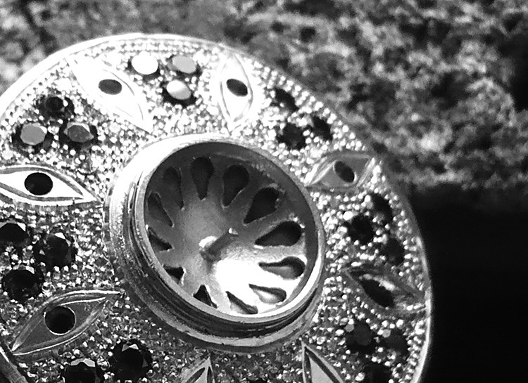 collections: detail ring ditail: Marys and Cora collections