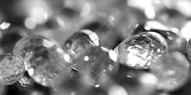 Diamanti usati da Marco Meletti Jewelry Maker sono certificati da IGI, GIA, HRD